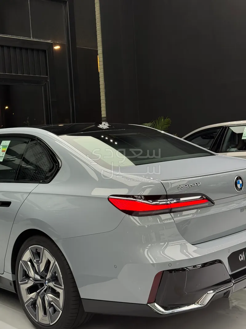 2025 BMW 7 Series 735Li Individual