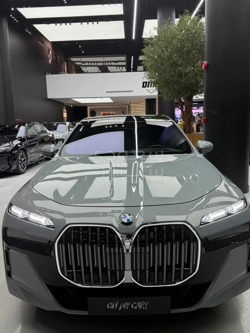 2025 BMW 7 Series 735Li Individual