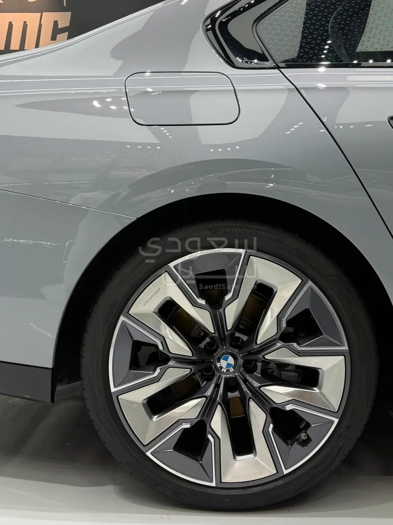 2025 BMW 7 Series 735Li Individual