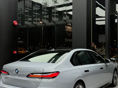 2025 BMW 7 Series 735Li Individual