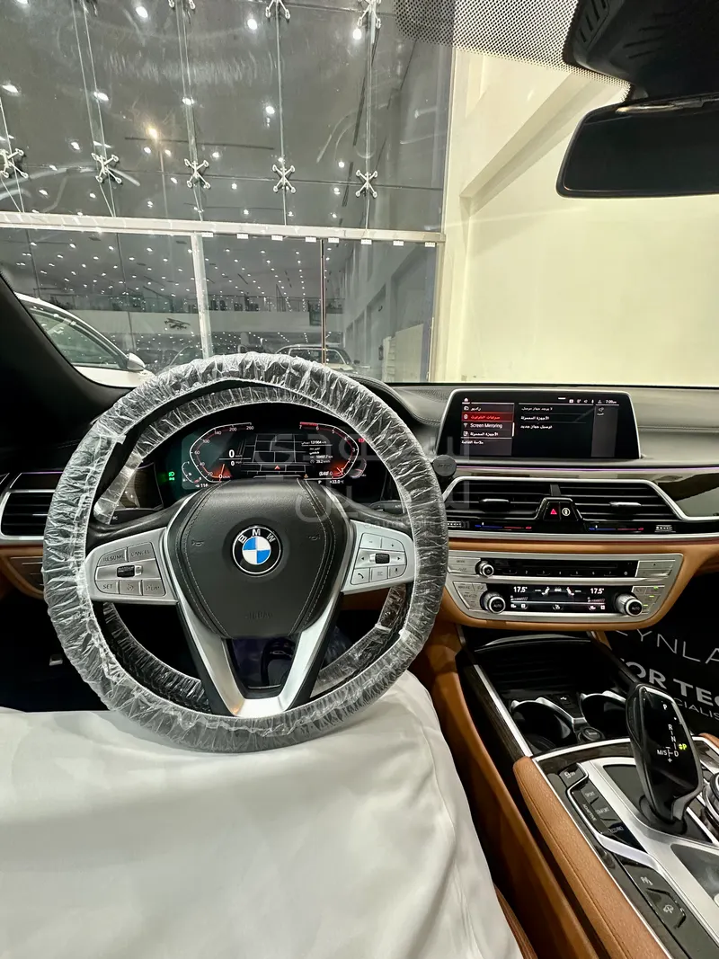 2021 بي ام دبليو الفئة السابعة 730 إل أي