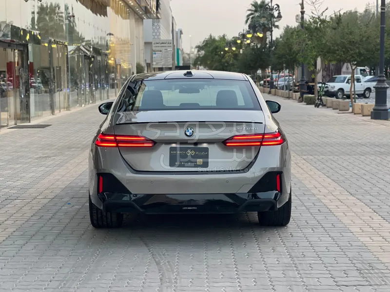 2025 BMW 5 Series 520i Mkit