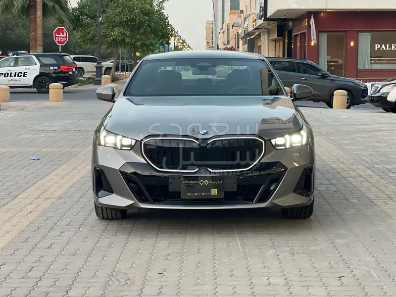 2025 BMW 5 Series 520i Mkit