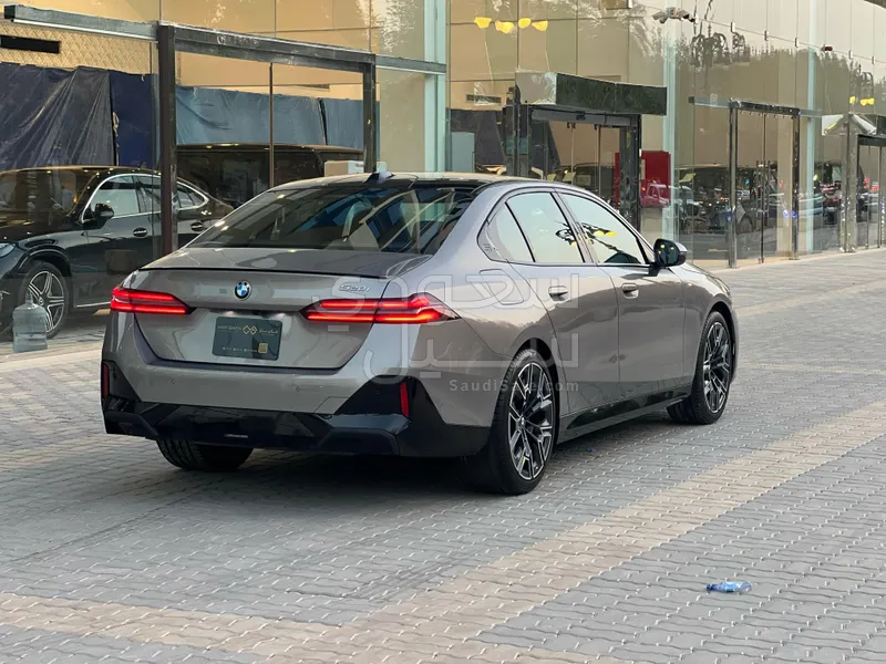 2025 BMW 5 Series 520i Mkit