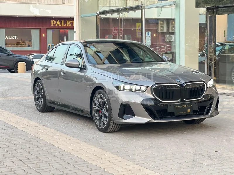 2025 BMW 5 Series 520i Mkit