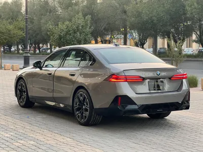 2025 BMW 5 Series 520i Mkit