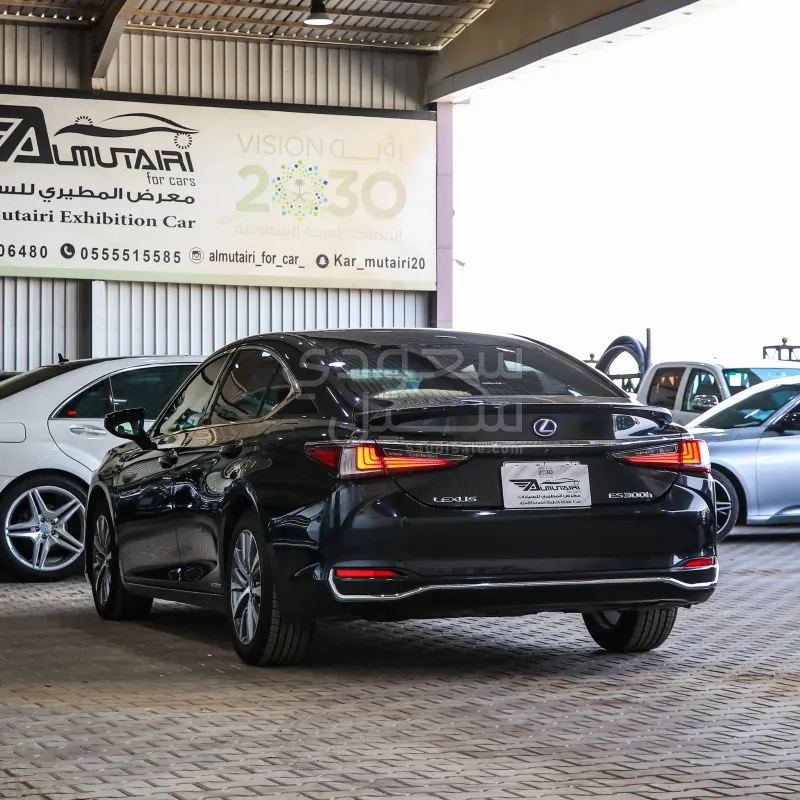 2021 Lexus ES 300H