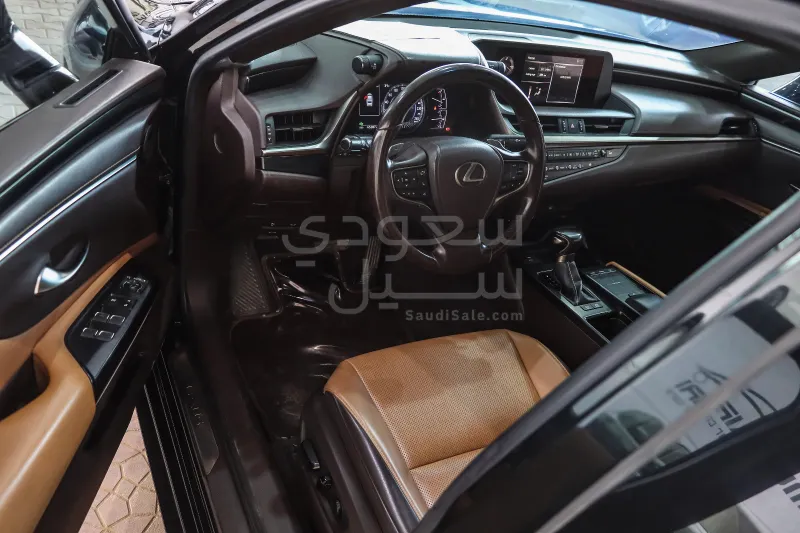2021 Lexus ES 300H