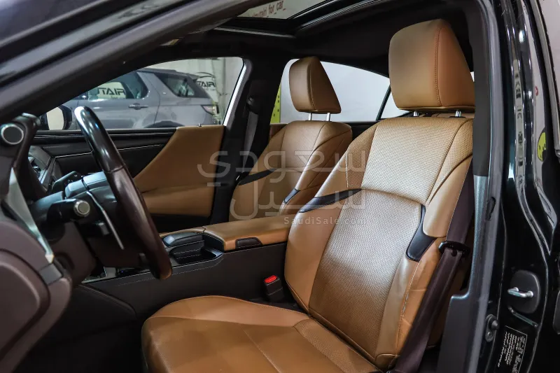 2021 Lexus ES 300H