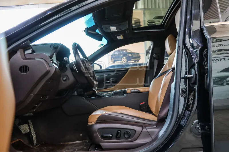 2021 Lexus ES 300H