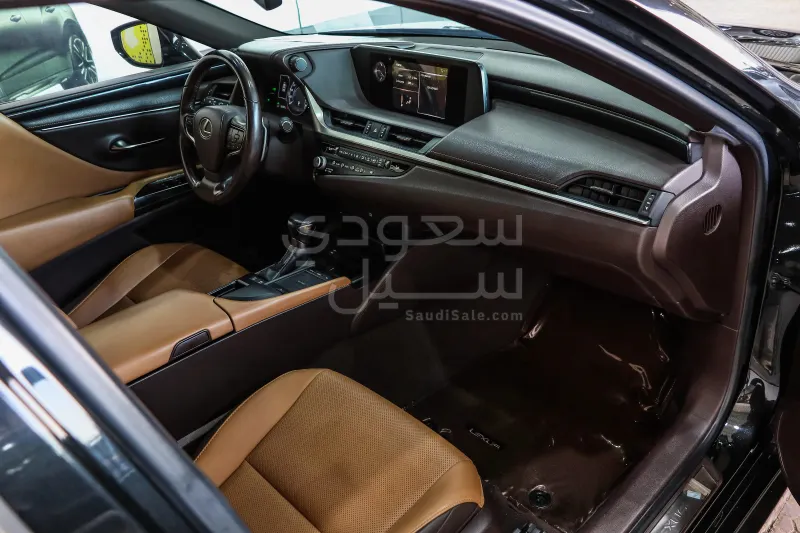2021 Lexus ES 300H