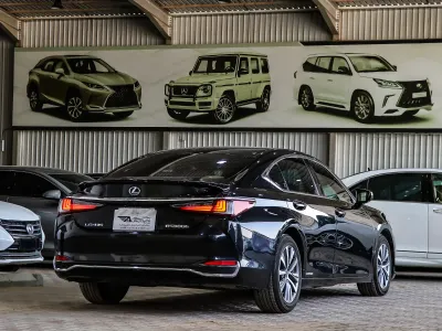 2021 Lexus ES 300H