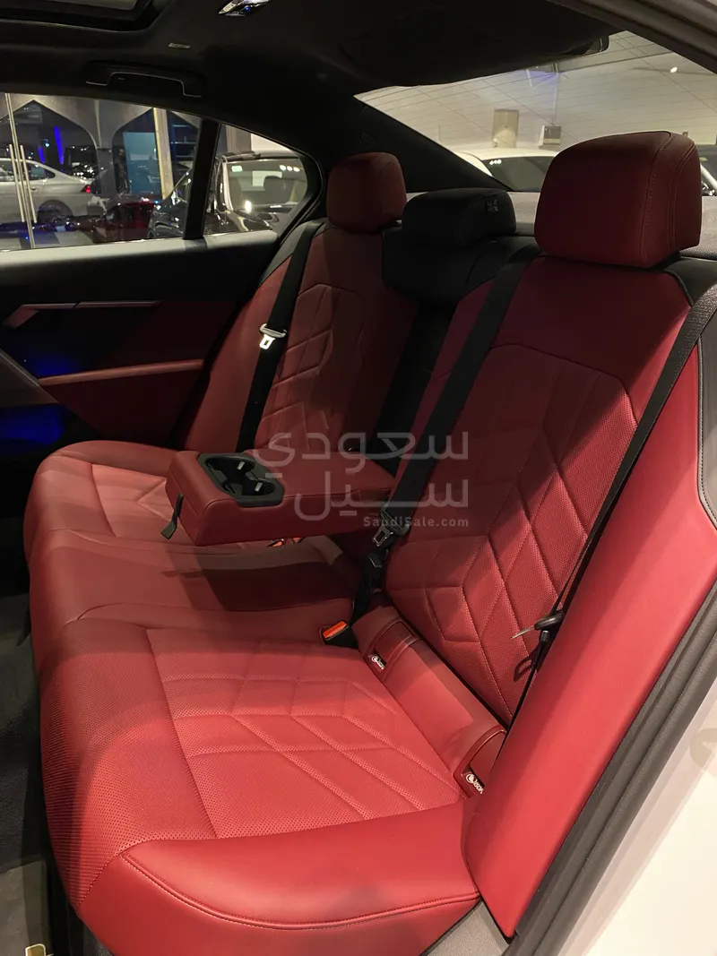 2024 بي ام دبليو الفئة الخامسة 520 أي إم كت