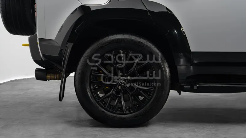 2023 لاند روفر ديفيندر 110