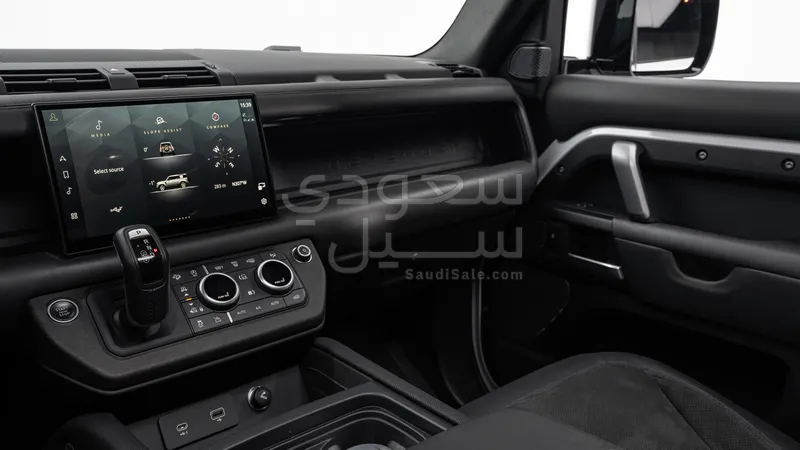 2023 لاند روفر ديفيندر 110