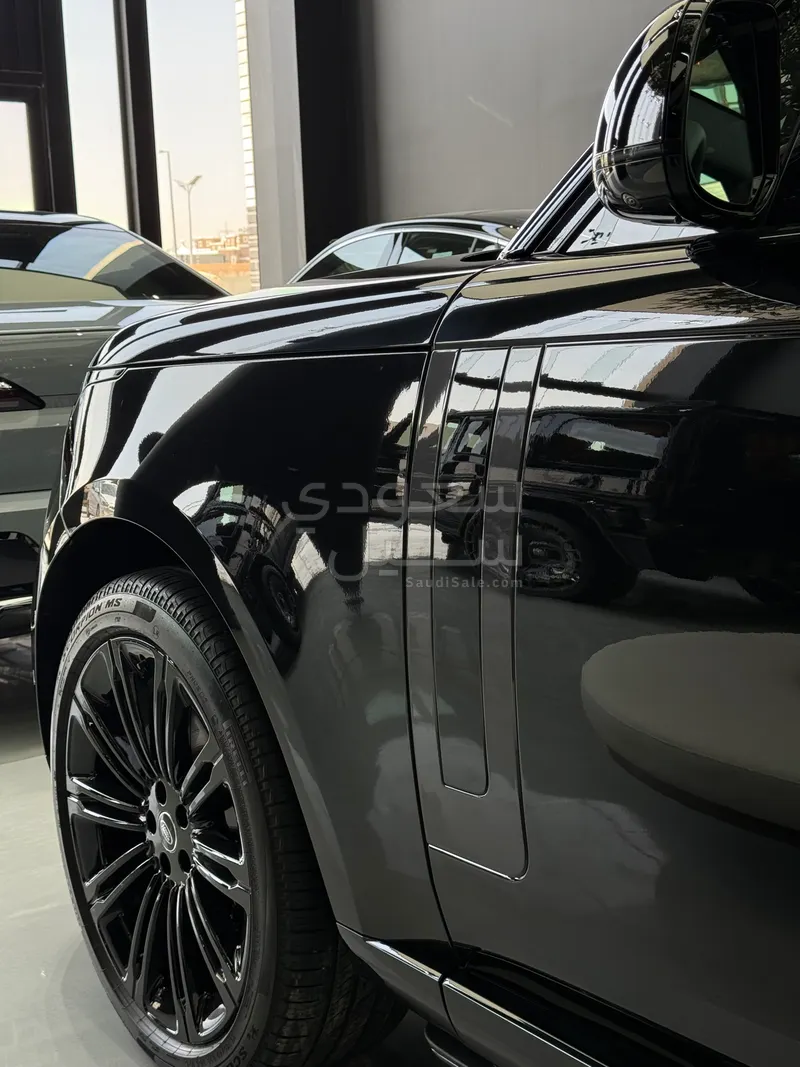 2025 Land Rover Range Rover HSE