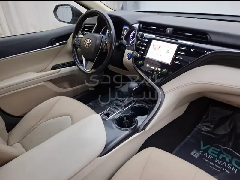 2019 تويوتا كامري جي ال اي