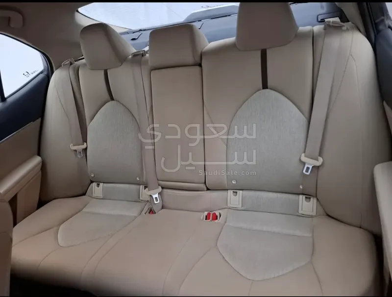 2019 تويوتا كامري جي ال اي