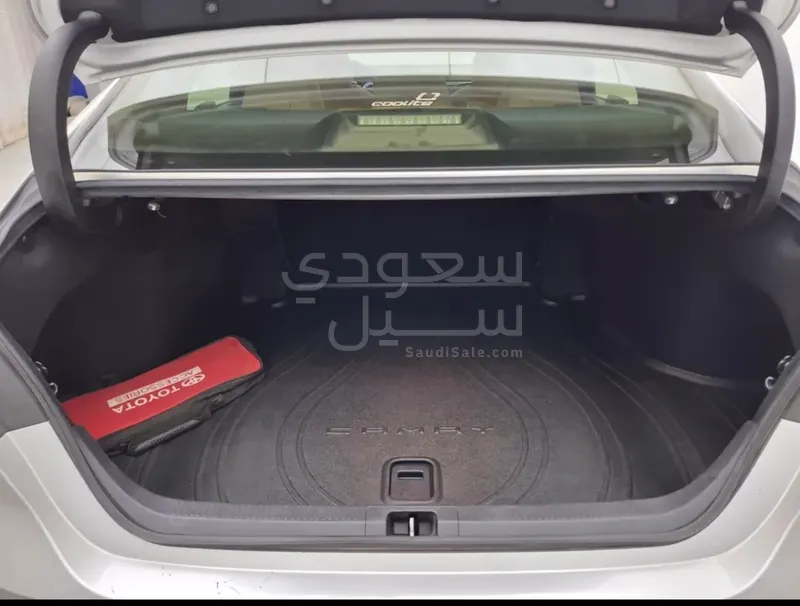 2019 تويوتا كامري جي ال اي