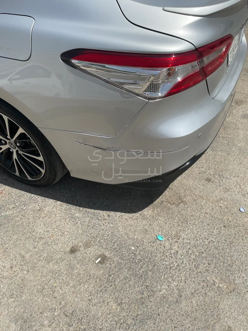 2019 تويوتا كامري جي ال اي