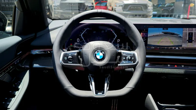 2025 بي ام دبليو الفئة الخامسة 520 أي إم كت