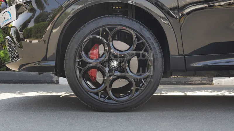 2024 Alfa Romeo Stelvio Super