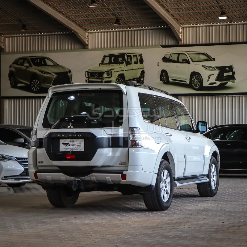2017 Mitsubishi Pajero