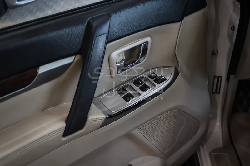 2017 Mitsubishi Pajero