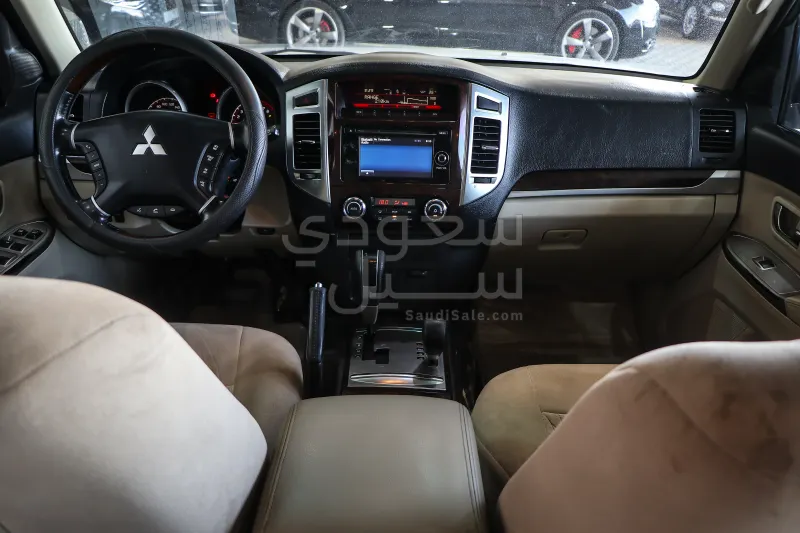 2017 Mitsubishi Pajero