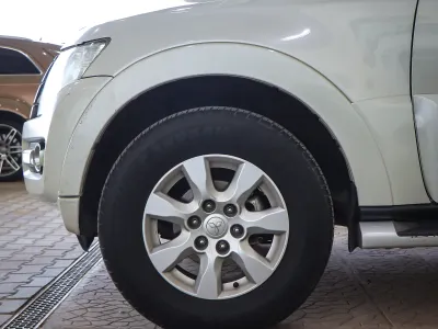 2017 Mitsubishi Pajero