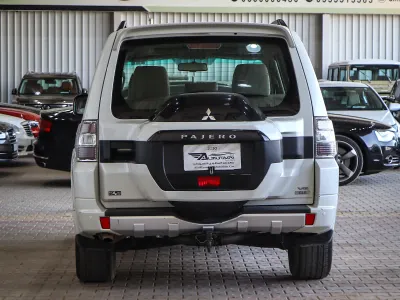 2017 Mitsubishi Pajero