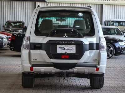 2017 Mitsubishi Pajero