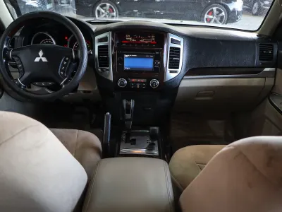 2017 Mitsubishi Pajero
