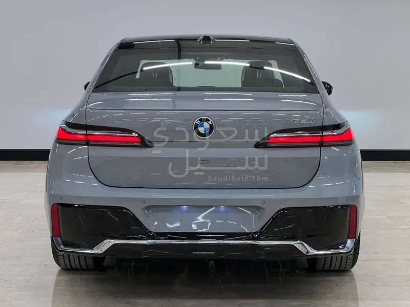 2025 BMW 7 Series 735i