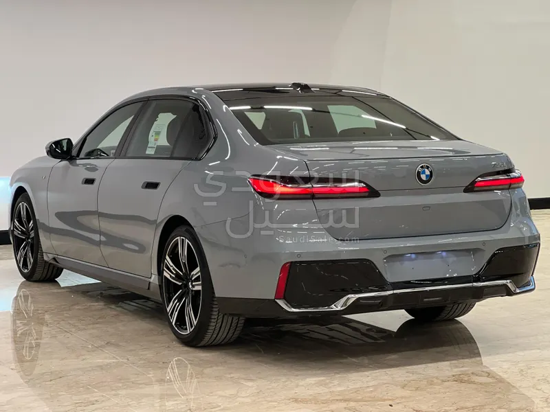 2025 BMW 7 Series 735i
