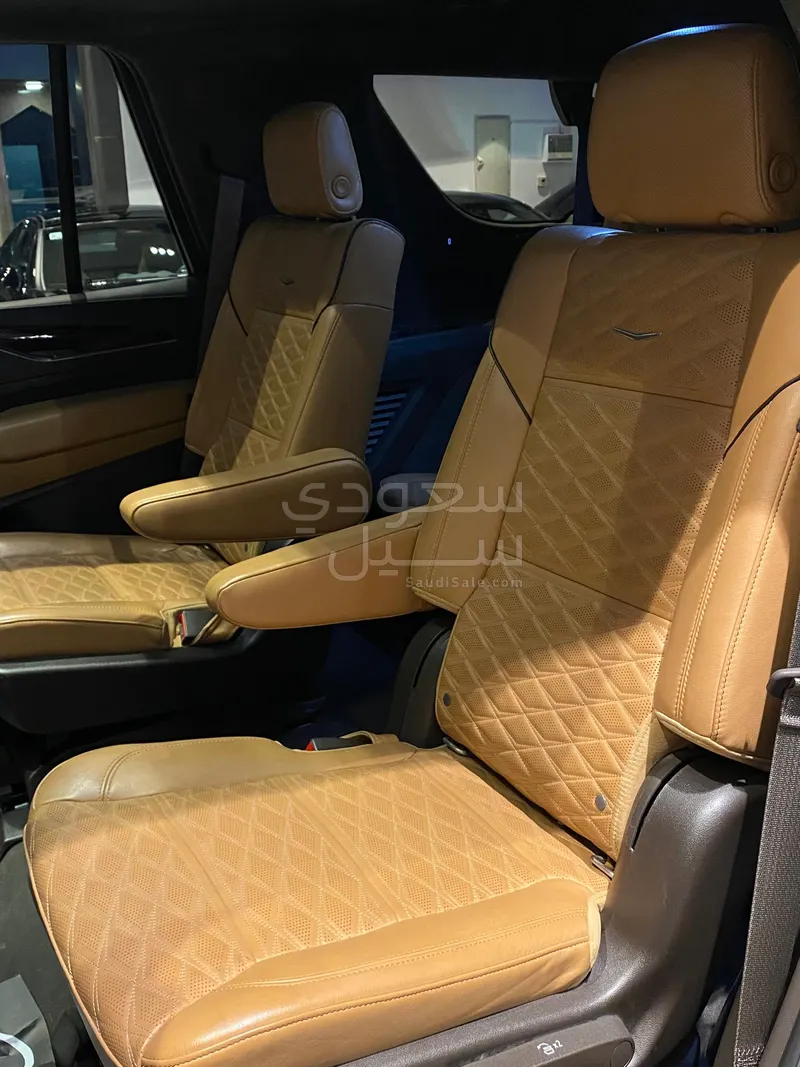 2021 كاديلاك اسكاليد بلاتينيوم