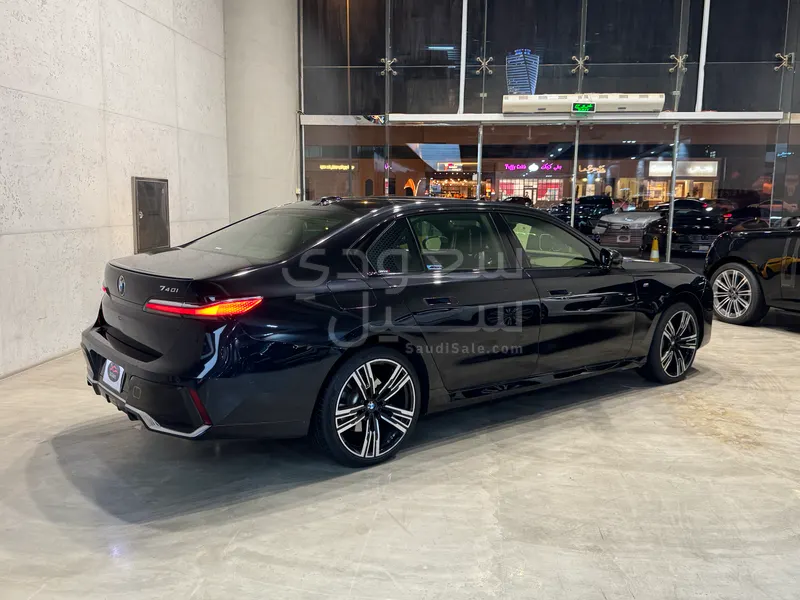 2023 BMW 7 Series 730i