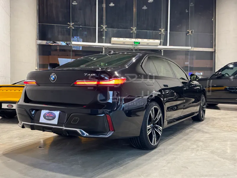 2023 BMW 7 Series 730i