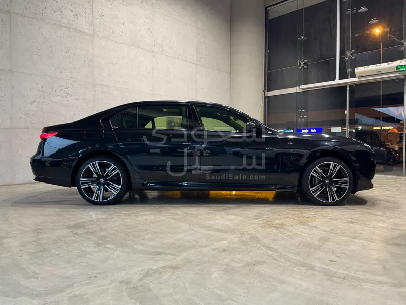 2023 BMW 7 Series 730i