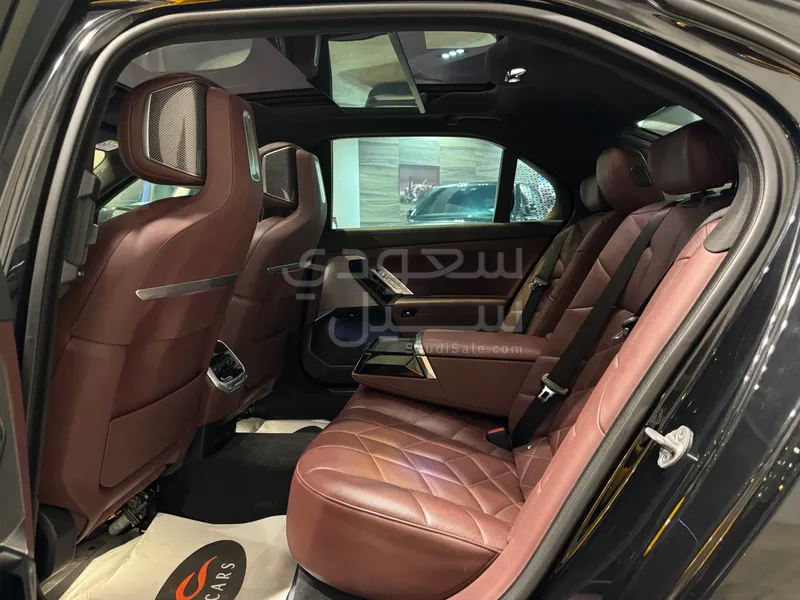 2023 BMW 7 Series 730i