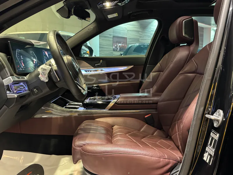 2023 BMW 7 Series 730i