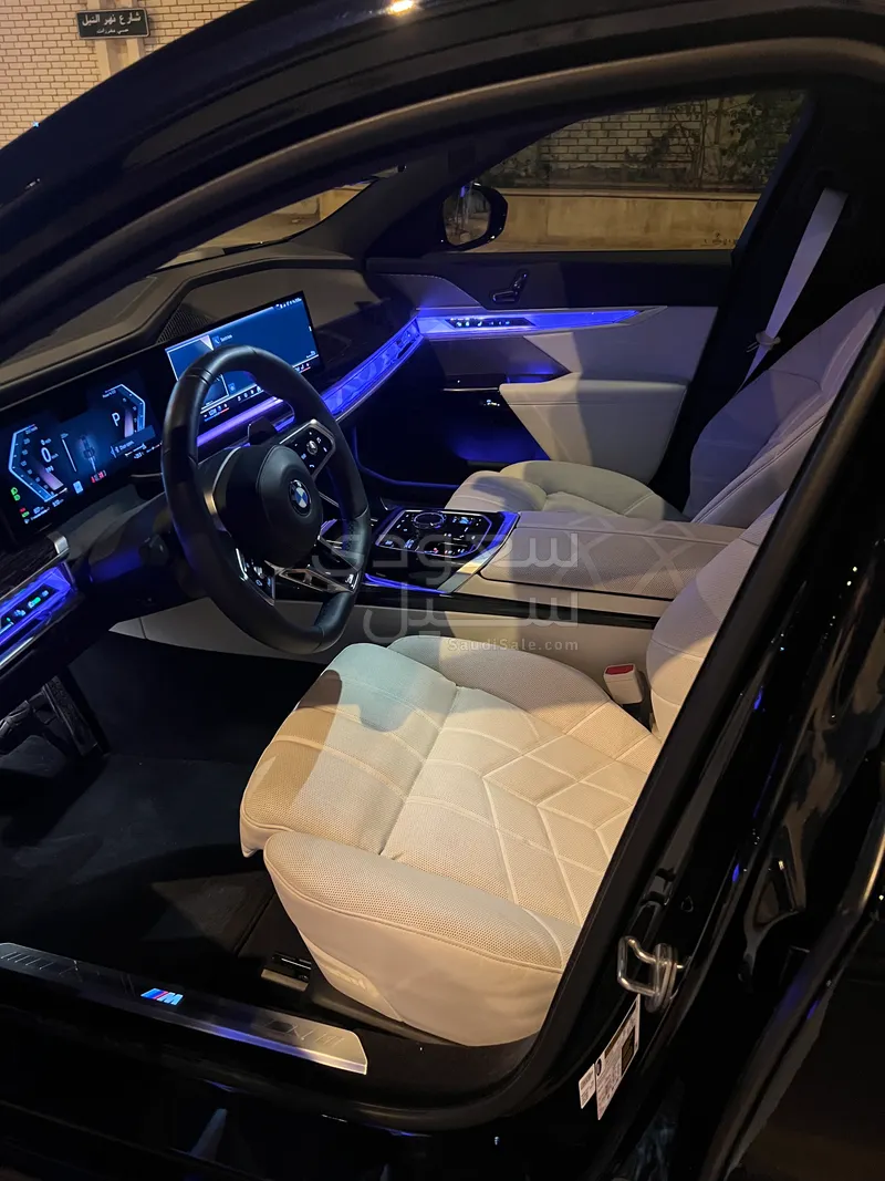 2024 BMW 7 Series 740i