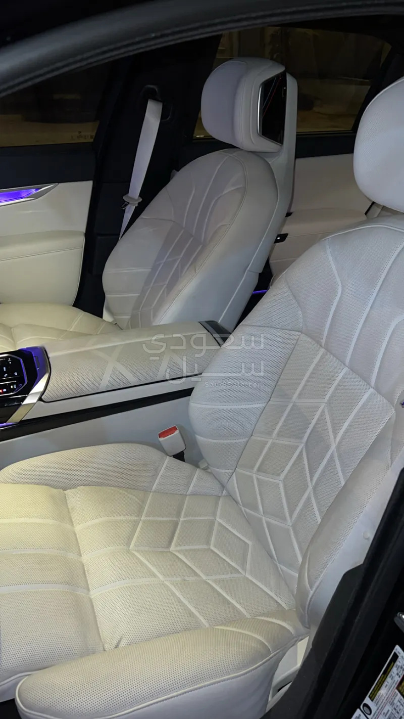 2024 BMW 7 Series 740i