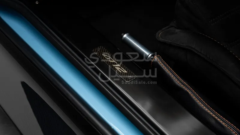 2016 استون مارتن فانتج في 12