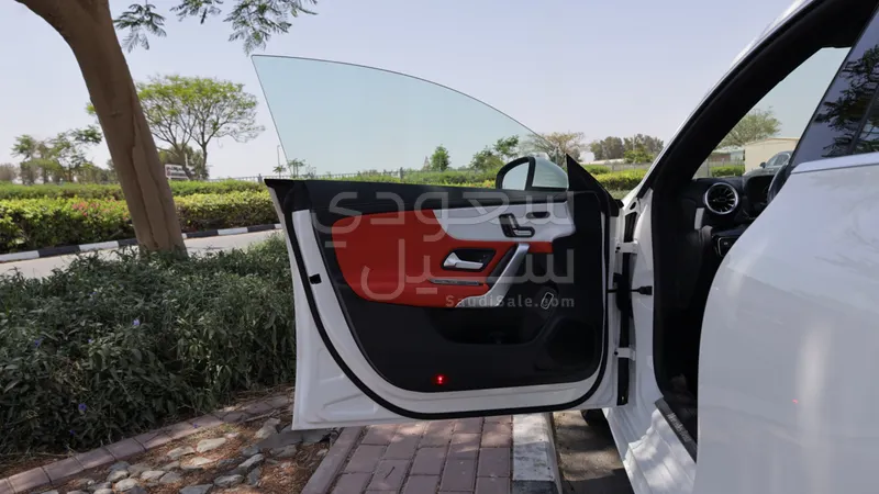 2025 Mercedes-Benz CLA 200 AMG