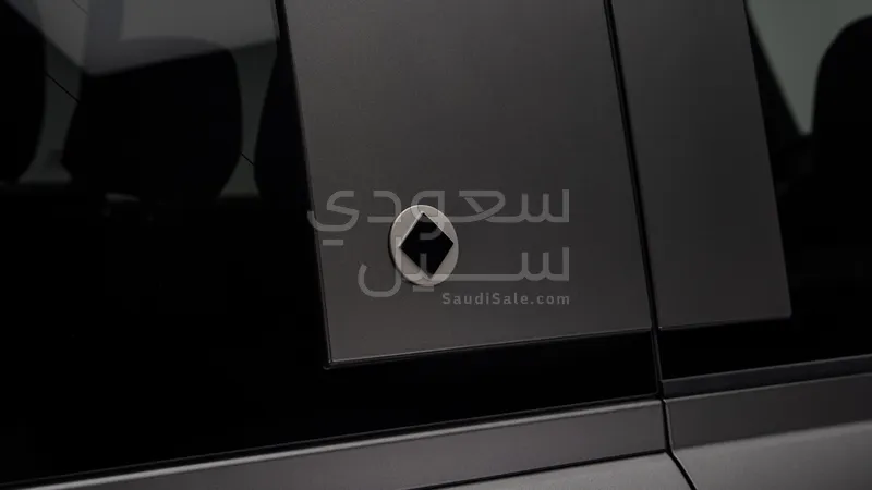 2025 لاند روفر ديفيندر اوكتا