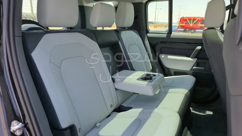 2025 Land Rover Defender 110