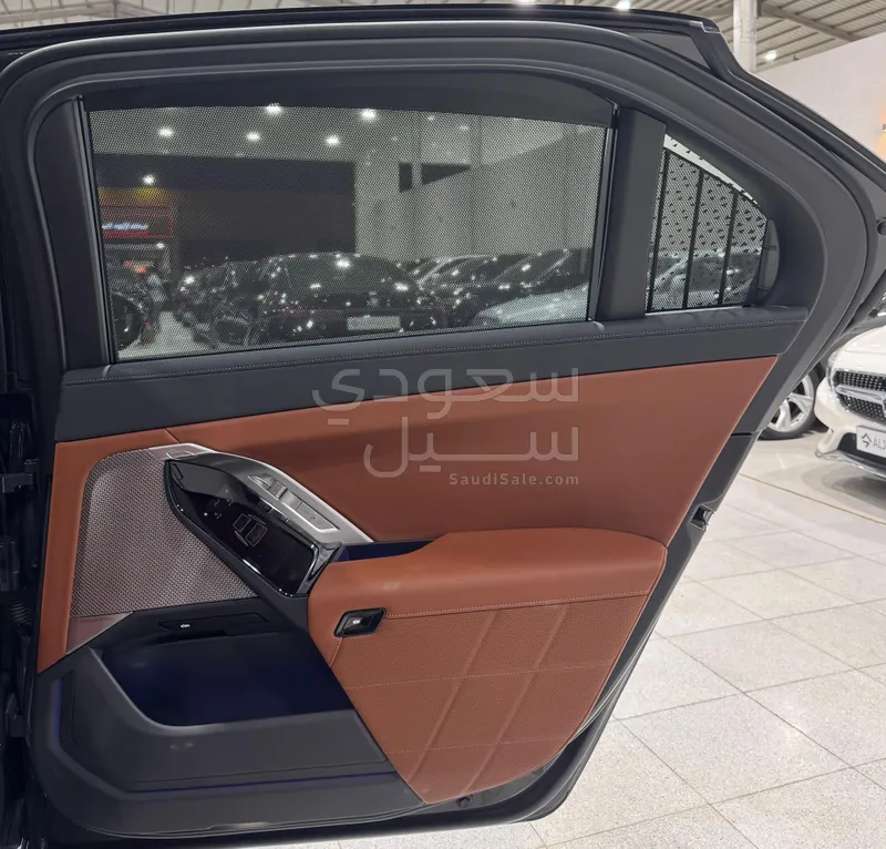 2026 بي ام دبليو الفئة السابعة 735أي