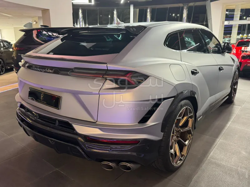 2023 Lamborghini URUS Performante