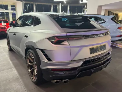 2023 Lamborghini URUS Performante